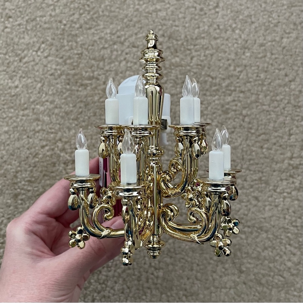 Bath & Body Works Bridgerton Gold Chandelier Nightlight Wallflower Plug - Picture 12 of 16